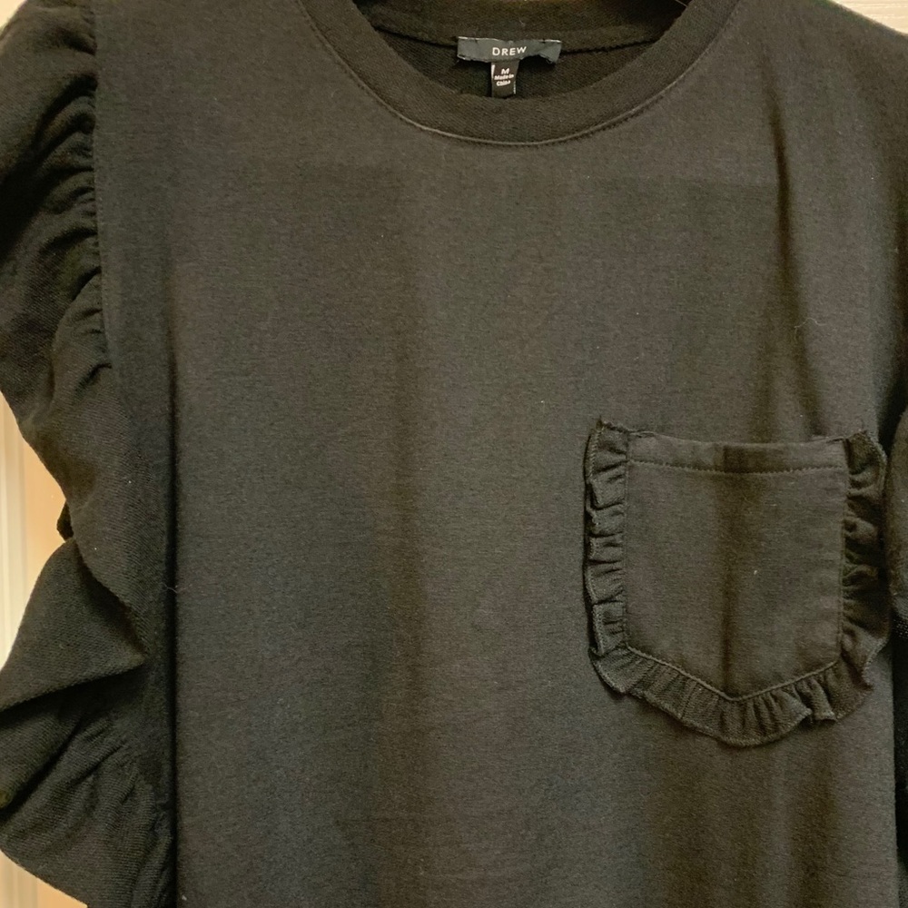 DREW BLACK RUFFLE SLEEVE TEe